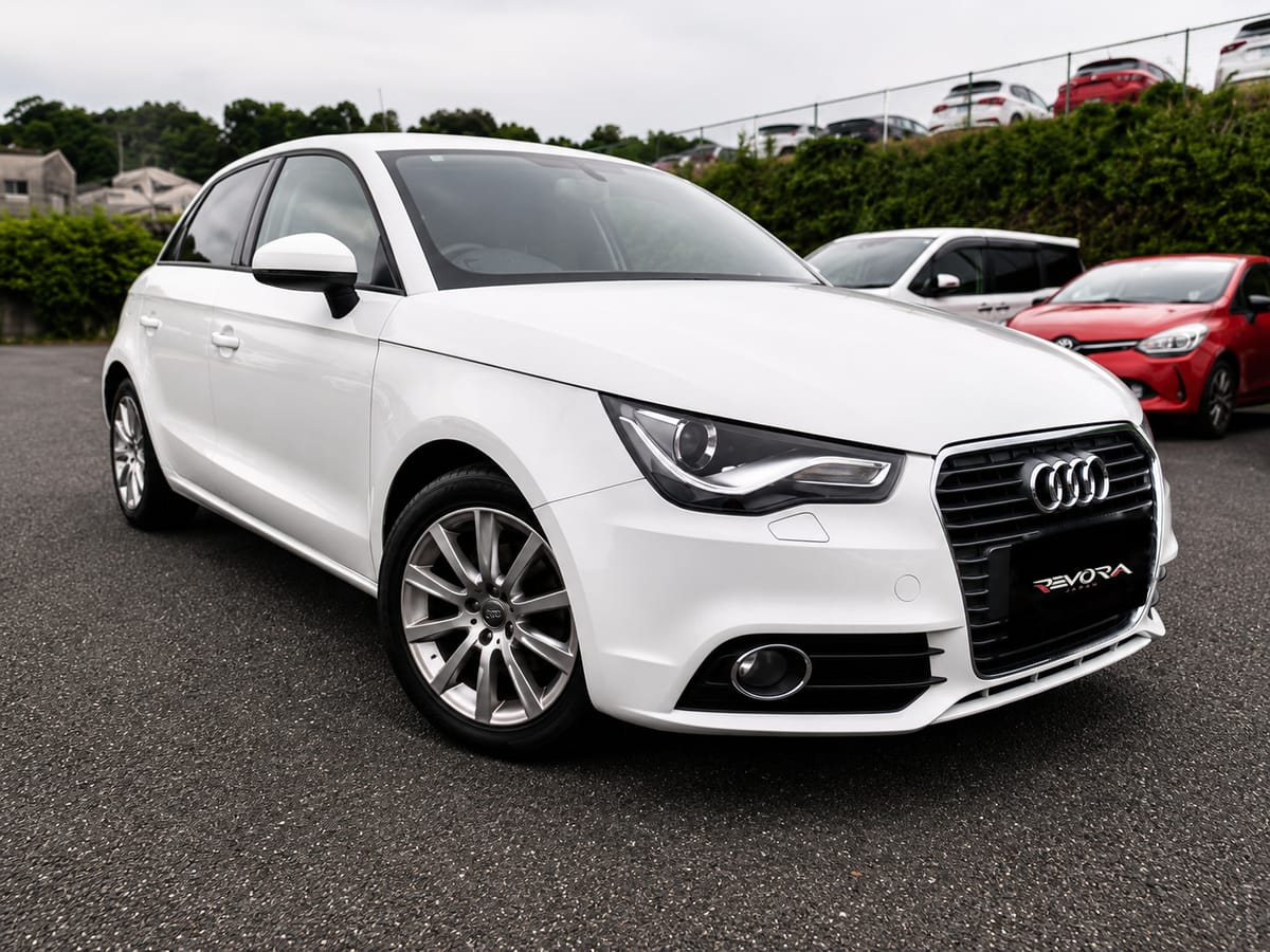 2014 Audi A1 1.4 TFSI, front three-quarter view