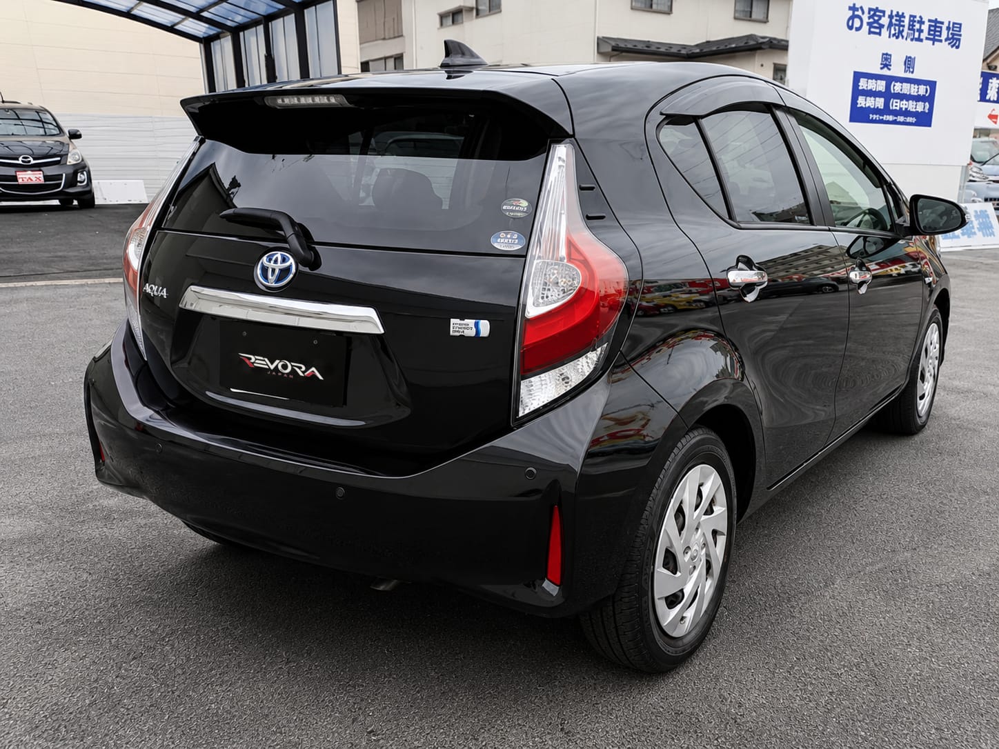2019 Toyota Aqua S Style Black, rear three-quarter view