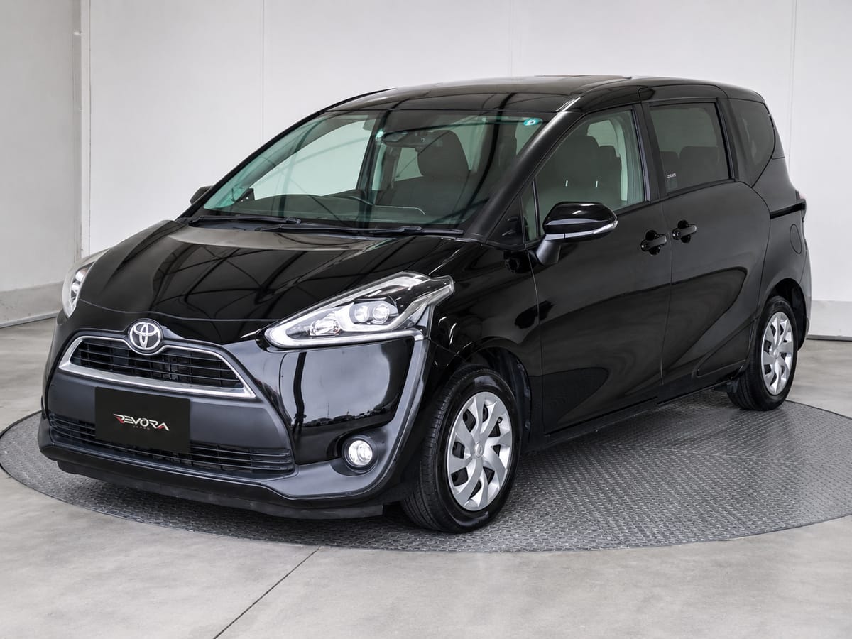 2017 Toyota Sienta G, front three-quarter view