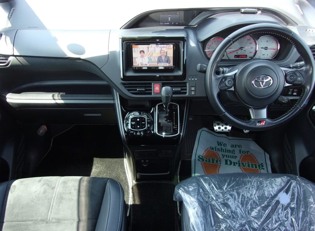 2018 Toyota Voxy GR Sports, interior, dashboard and front seats