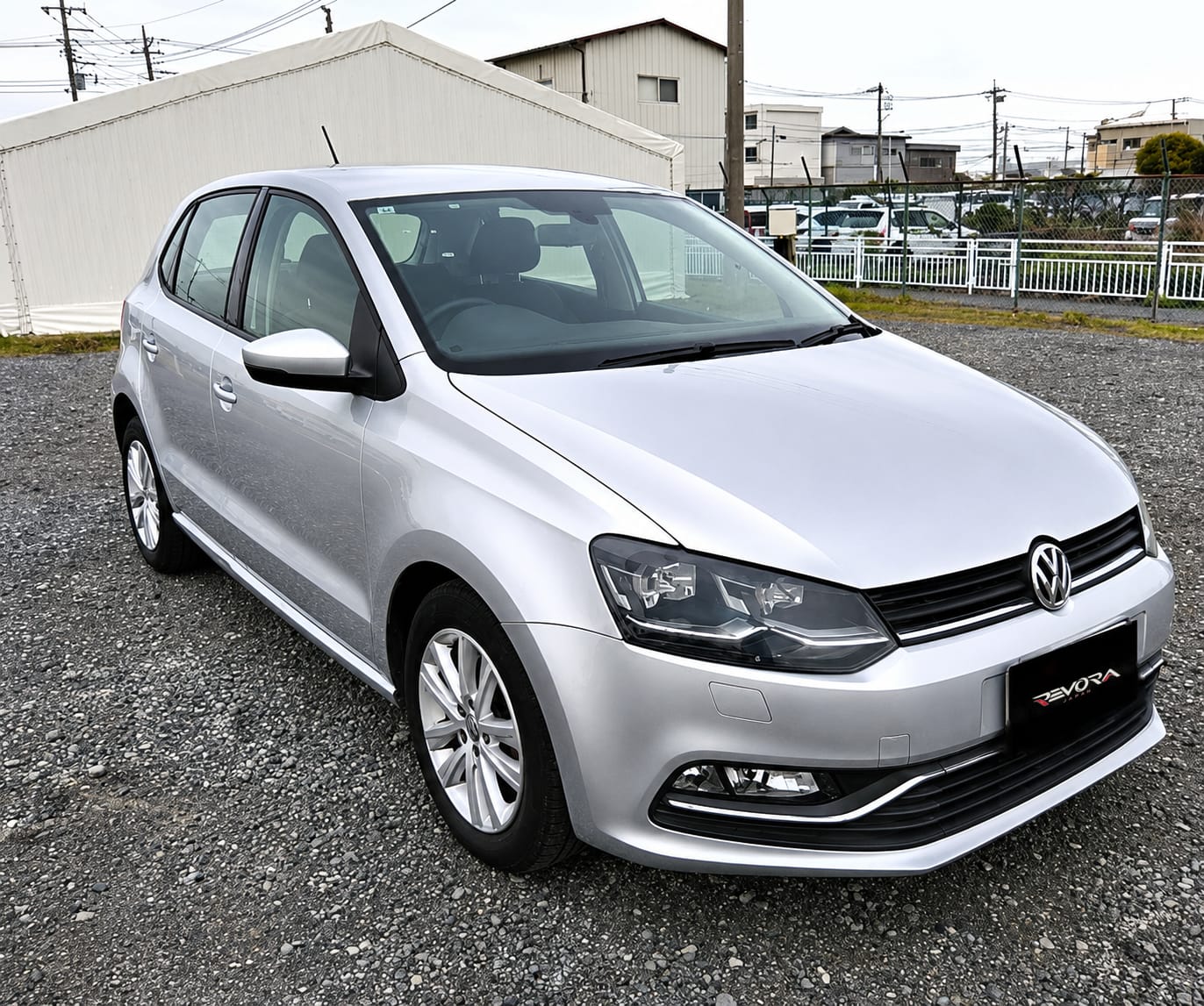 2015 Volkswagen Polo TSI Comfort Line, front three-quarter view